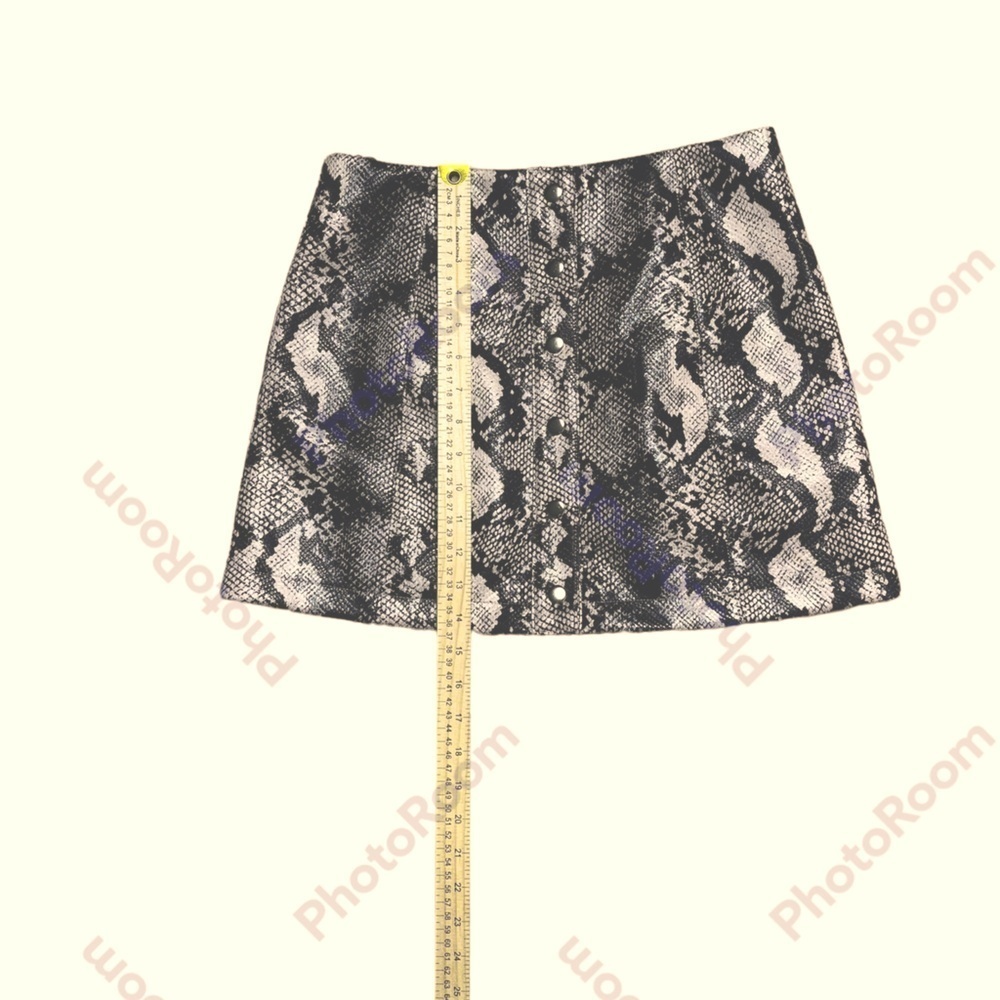 Urban Outfitters Snake Print mini Skirt Button Up Size M - Picture 3 of 11